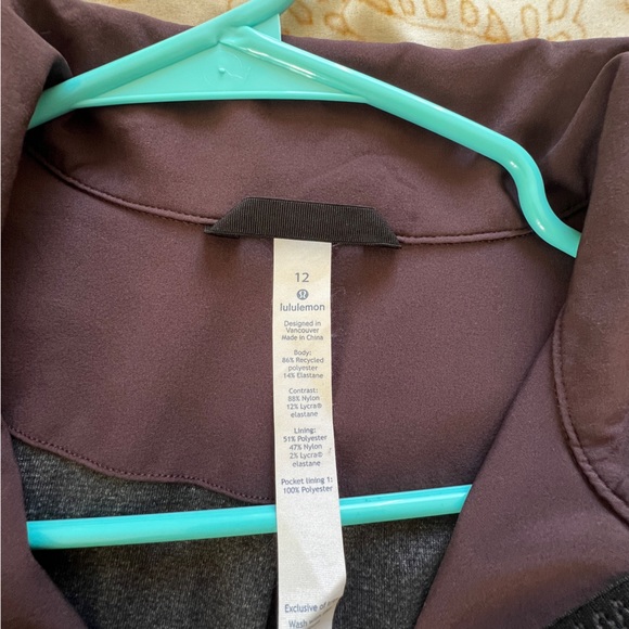 Lulu lemon zip up jacket. Size 12. Plum colored in excellent condition. - Picture 3 of 6